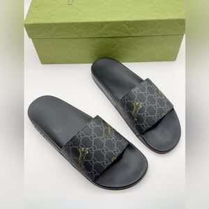❌SOLD❌NWB  Men's Gucci  GG Supreme Tiger Slide Rubber Sandals Size 10 (US 10.5)